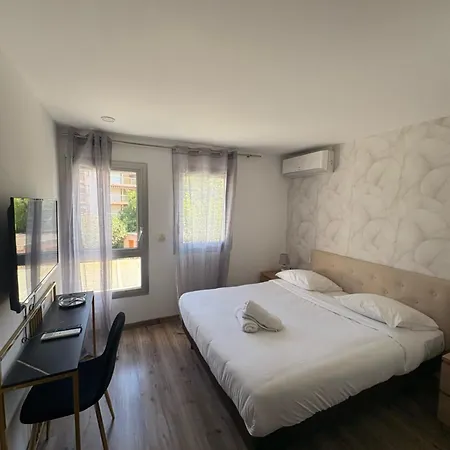 Sable Et Soleil - Port Et Hotel Fréjus