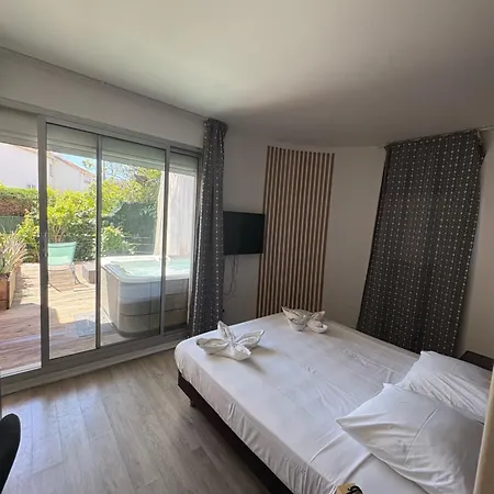 Hotel Sable Et Soleil - Port, Et Jacuzzi Prive 3*