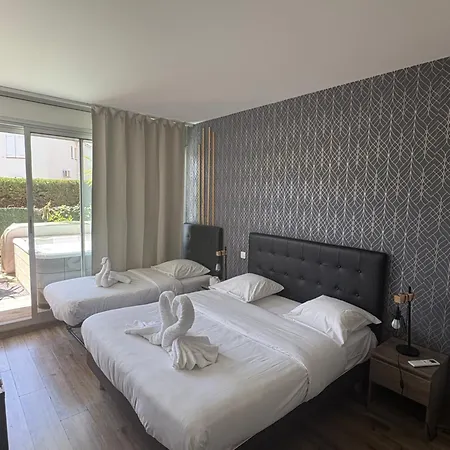 Hotel Sable Et Soleil - Port, Et Jacuzzi Prive Frejus