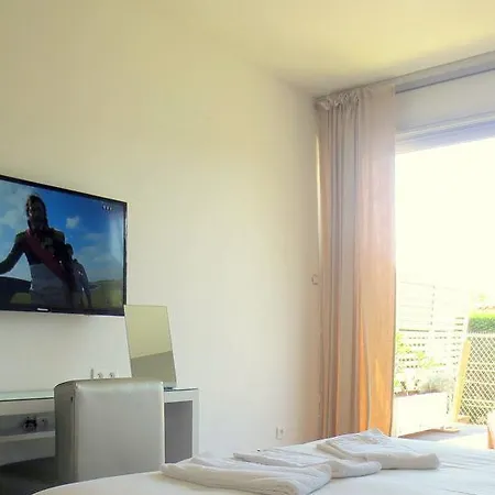 Hotel Sable Et Soleil - Port, Plage&jacuzzi Privé Fréjus