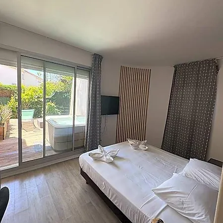 Sable Et Soleil - Port, & Jacuzzi Prive Fréjus