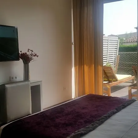 Hotel Sable Et Soleil - Port, Et Jacuzzi Prive Frejus